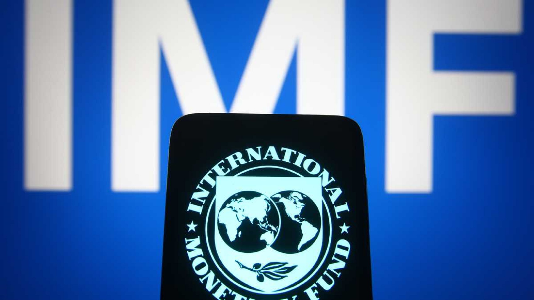 FMI prevé desaceleración del crecimiento económico mundial de 3,2 %