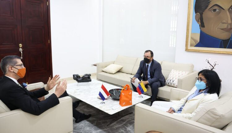 Venezuela y Países Bajos revisaron condiciones para reapertura de frontera marítima