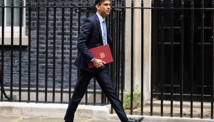 Primer ministro británico expulsa del Gobierno al presidente del Partido Conservador