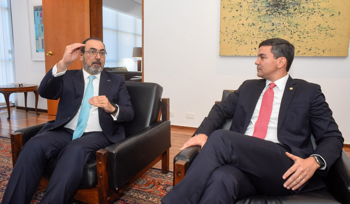 Sergio Díaz-Granados sostuvo una reunión con el presidente paraguayo, Santiago Peña, para mostrar su compromiso con su gobierno