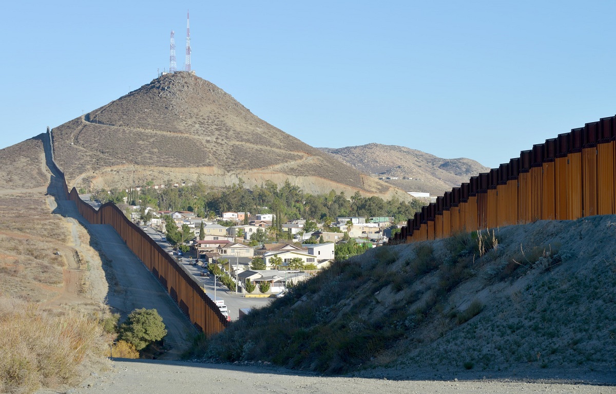 EE.UU. y México analizan nuevas políticas migratorias