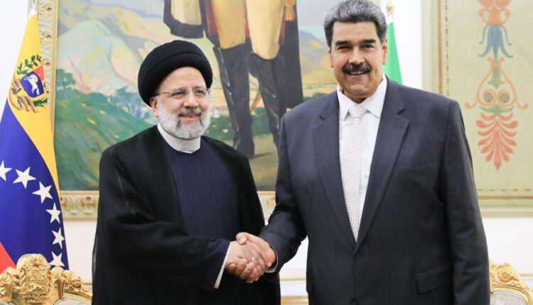 Presidente de Irán es recibido con honores en Venezuela