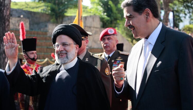 Raisi firma una veintena de acuerdos en su visita a Caracas