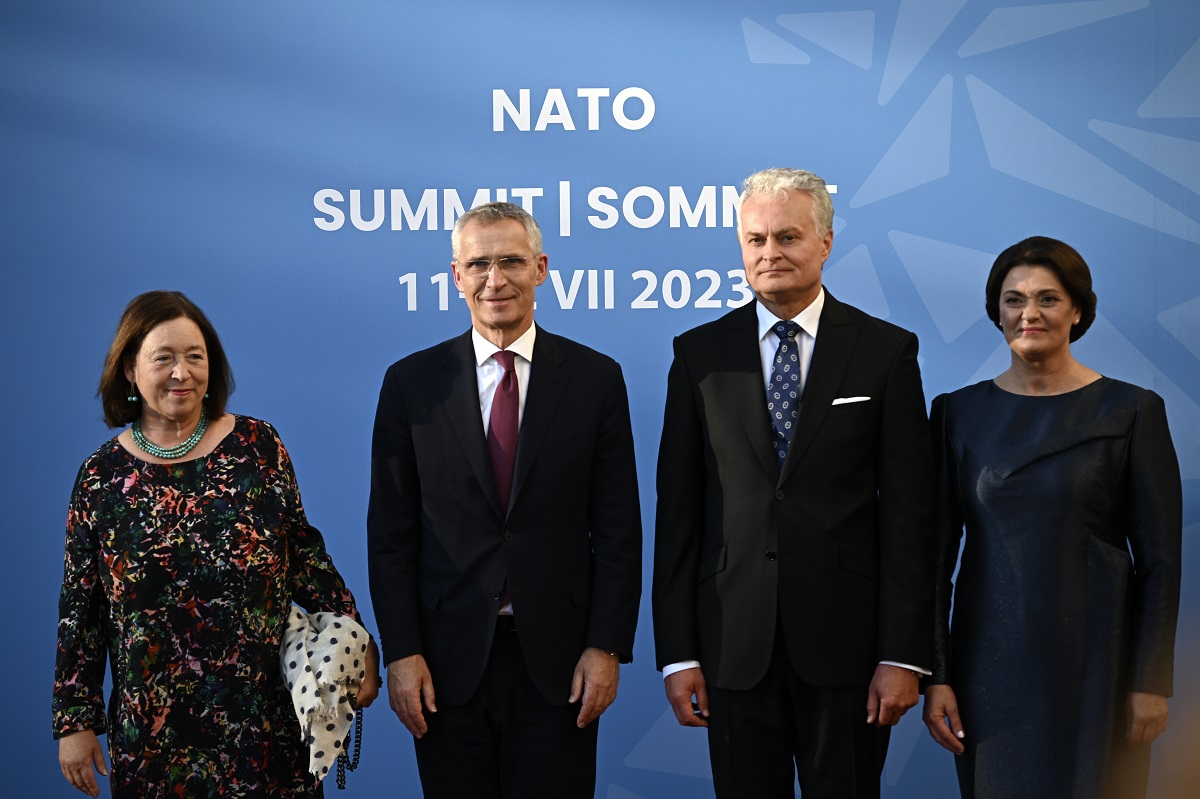 Líderes de la OTAN prometen invertir al menos 2 % del PIB en defensa