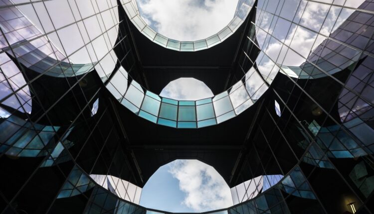 Andrew Bailey abordó varios temas, entre los que destacó la consideración de las criptomonedas como dinero