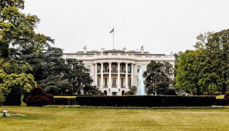 El presidente estadounidense aseguró que esta emergencia se extiende por el peligro que representa para Washington