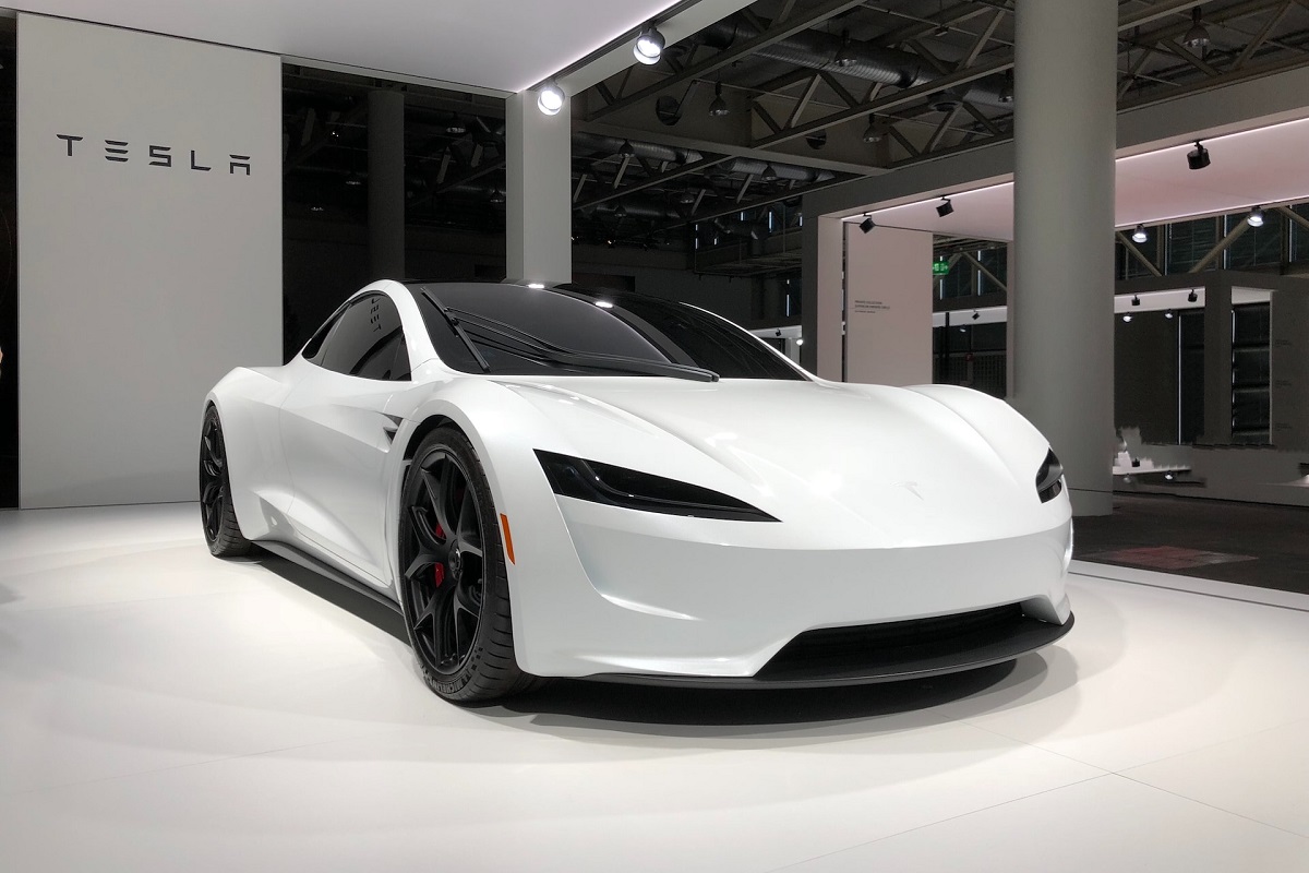 Tesla promete conducción autónoma este mismo año