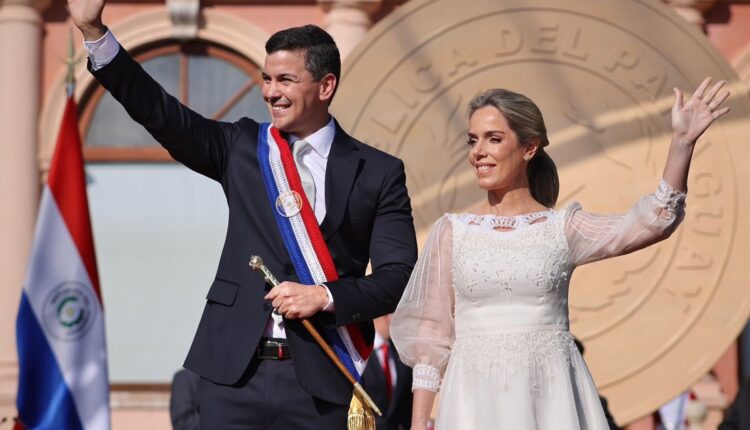 Santiago Peña asumió como nuevo presidente de Paraguay