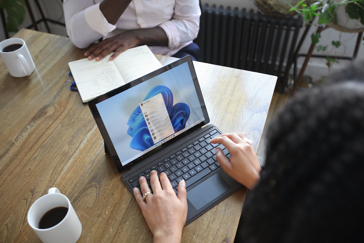 Microsoft desarrolla portátil de bajo costo Surface Laptop Go 3