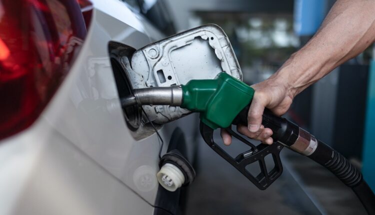 Portugal anuncia reducción del impuesto al combustible por inflación