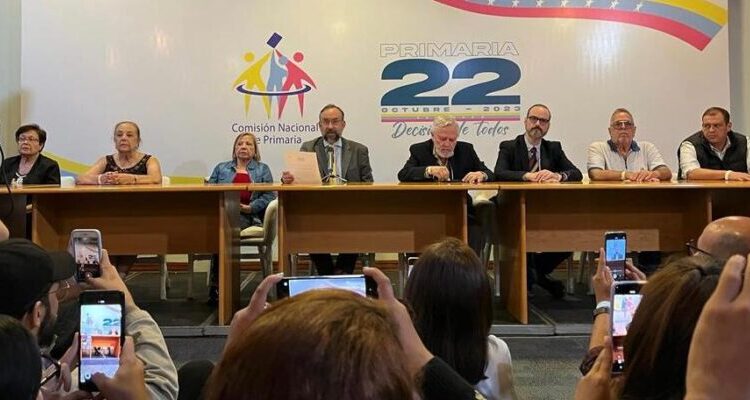 La candidata a las primarias de la oposición, María Corina Machado, ganó con amplio margen este domingo en Venezuela