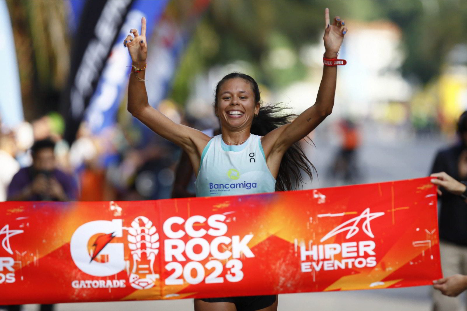 Joselyn Brea crosses the finish line of Caracas Rock