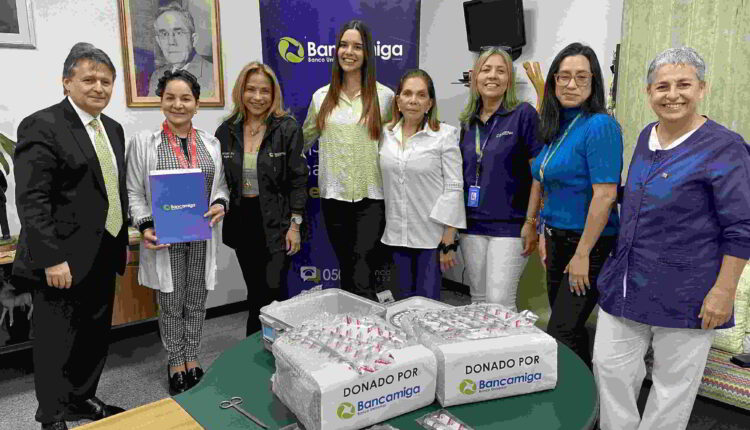 El nuevo instrumental médico permitirá reforzar la labor de los cirujanos, que atienden mensualmente a unos 2.300 pacientes y fue entregado por el presidente ejecutivo, Ariel Martínez, la directora de Responsabilidad Social, Milagro González, y la embajadora del banco, Amanda Dudamel