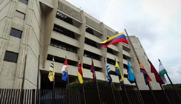 La Sala Electoral del Tribunal Supremo de Justicia (TSJ) aceptó la denuncia del diputado José Brito sobre irregularidades en las distintas fases del proceso electoral conducido por la Comisión Nacional de Primarias" (CNP), y suspende todos los efectos de dicho proceso