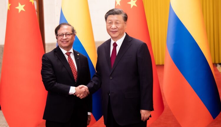 El presidente de Colombia, Gustavo Petro, ha calificado su reunión con el mandatario chino Xi Jinping como estratégica. El encuentro afianza las relaciones bilaterales y ha servido para la firma de nuevos acuerdos de cooperación