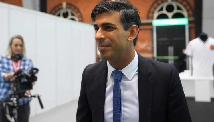 El primer ministro de Reino Unido, Rishi Sunak, ha negado que tenga previsto un adelanto de las elecciones generales porque "no es lo que quiere el país"