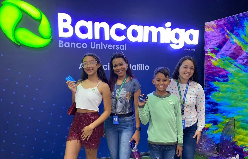 En esta temporada de regreso a clases Bancamiga impulsa cuentas especiales y tarjetas de débito para los menores de edad