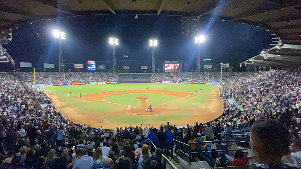 Why are Venezuelans so crazy about beisbol?