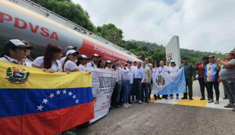 El estado Sucre recibió cinco modernos camiones cisternas; en otros estados se están replicando las entregas de estos estratégicos vehículos