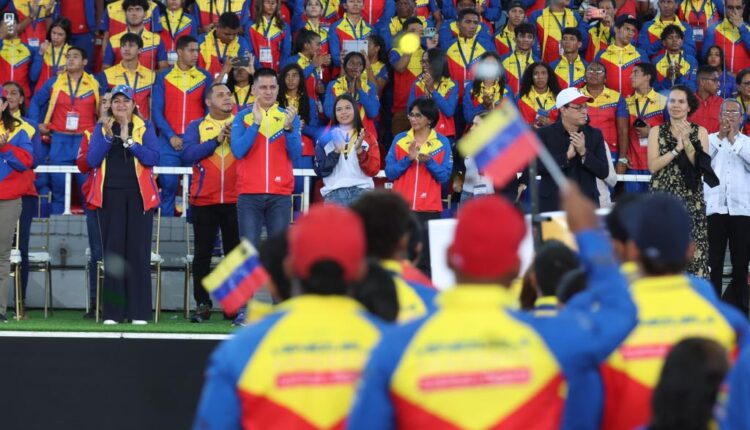 La ciudad de Caracas es sede de los VI Juegos Deportivos Escolares Centroamericanos y del Caribe que culminan este 30 de noviembre. Participan 2.000 deportistas, entre los 15 y los 17 años, en doce diferentes disciplinas