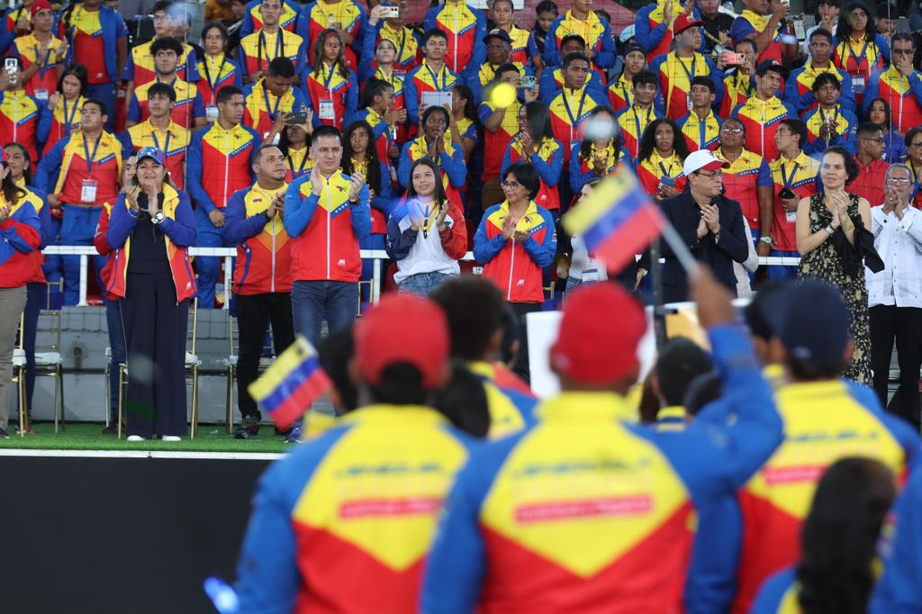 La ciudad de Caracas es sede de los VI Juegos Deportivos Escolares Centroamericanos y del Caribe que culminan este 30 de noviembre. Participan 2.000 deportistas, entre los 15 y los 17 años, en doce diferentes disciplinas