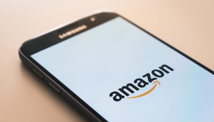 La empresa anunció el lanzamiento oficial de Amazon Q, un innovador asistente que competirá directamente con ChatGPT