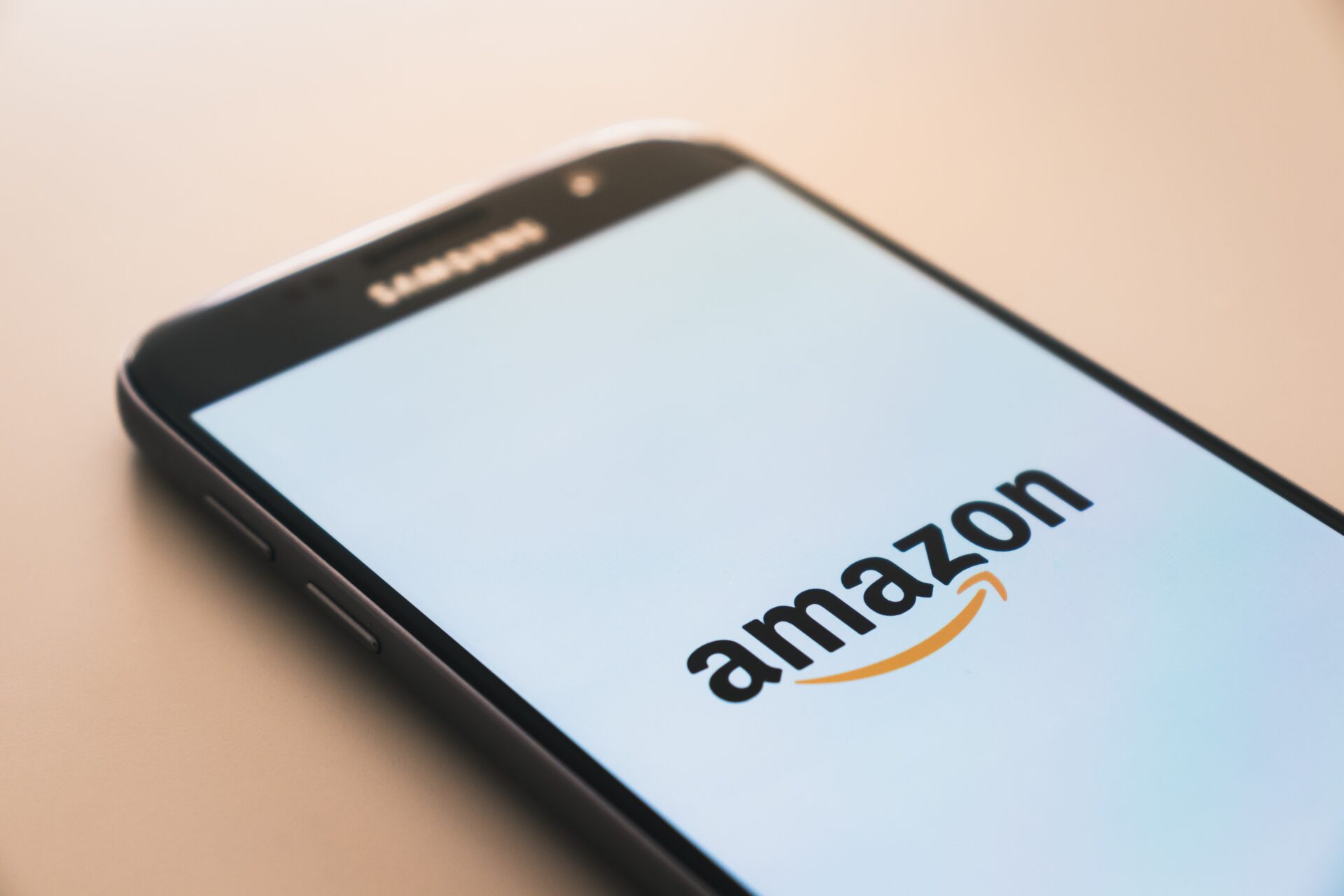 La empresa anunció el lanzamiento oficial de Amazon Q, un innovador asistente que competirá directamente con ChatGPT