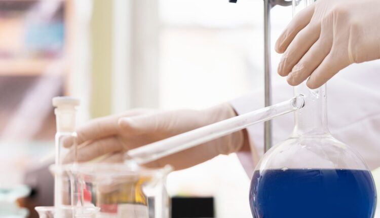 La idea de hacerse invisible no es nueva. La magia del circo podría ser una realidad en el futuro cercano gracias a un nuevo material creado por el académico chino Chu Junhao, director de la Facultad de Ciencias de la Universidad Donghua, en Shanghái