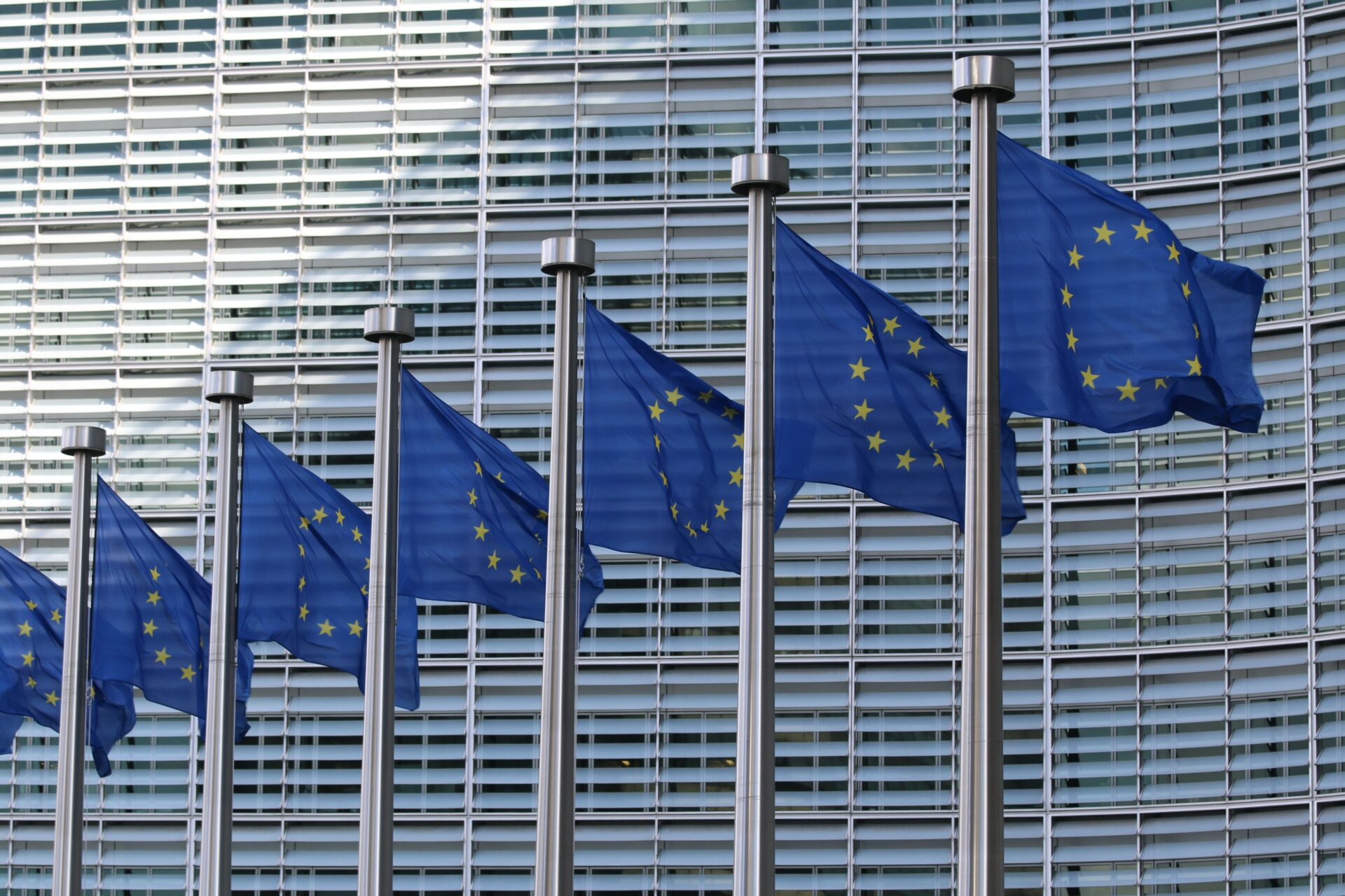 La Comisión Europea llevó las estadísticas de la zona euro a un crecimiento de apenas 0,6 %