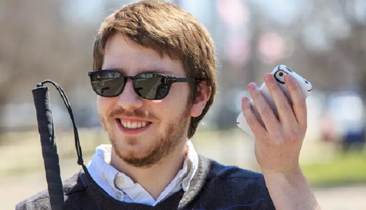 Microsoft anunció la disponibilidad en Android de la app Seeing AI, que solo estaba activa para iOS. La herramienta, que facilita el reconocimiento y descripción del entorno a personas ciegas, llega en 18 idiomas e incluye la capacidad de hacer preguntas sobre documentos escaneados