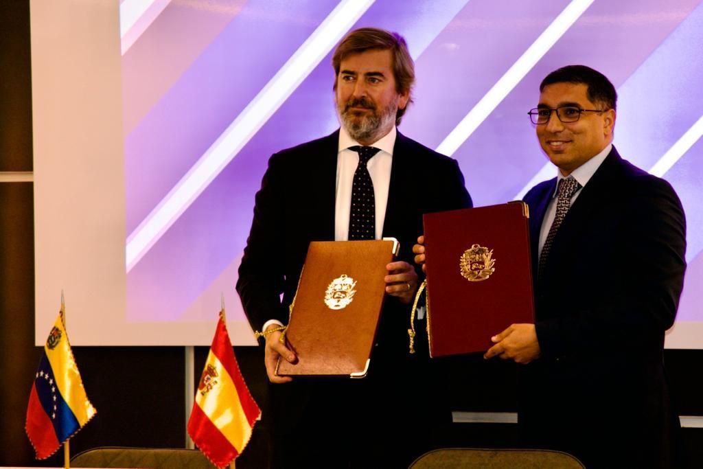 Este lunes fue firmado un acuerdo marco entre la venezolana PDVSA y la española Repsol para reactivar la empresa mixta Petroquiriquire que impulsará la industria petrolera
