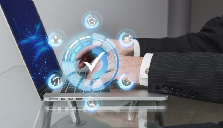 Especialistas en ciberseguridad aconsejan desarrollar una estrategia de respaldo efectiva, para estar seguros ante contingencias recomiendan no revelar demasiada información personal en LikendIn y otras redes sociales