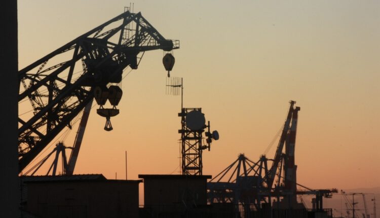 La estatal venezolana PDVSA firmó un acuerdo para pagar la deuda con la refinería de Curazao en la búsqueda de restablecer las relaciones además de reanudar el suministro de hidrocarburo