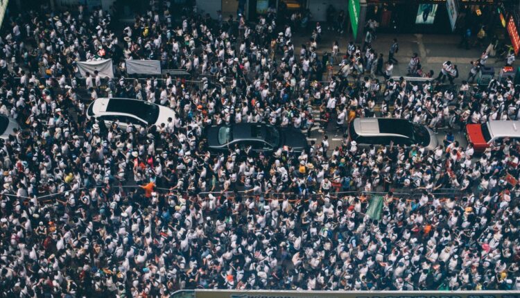 El 1 de enero, la población mundial alcanzará los 8.019.876.189 habitantes, revela Forbes, con un aumento del 1 %, equivalente a 75 millones de personas más desde principios de año