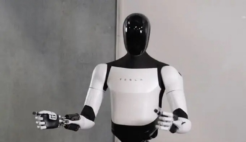 El magnate dueño de Tesla, Elon Musk, reveló que su empresa viene trabajando en un robot humanoide que funciona con inteligencia artificial
