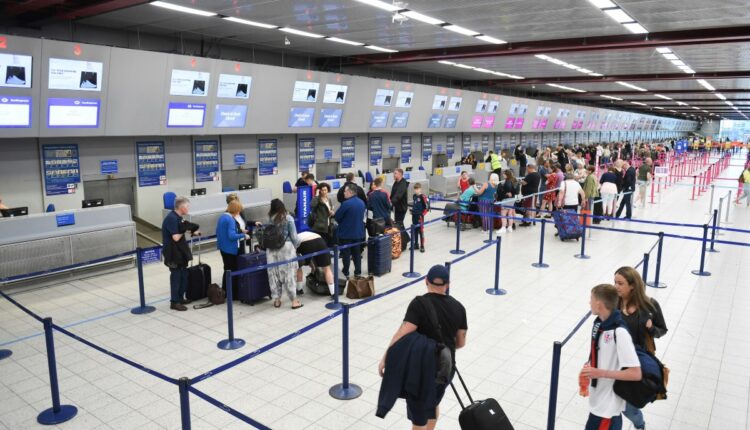 Según el último informe de la Organización Mundial del Turismo (OMT), el turismo internacional está en camino de alcanzar niveles similares a los prepandemia este año