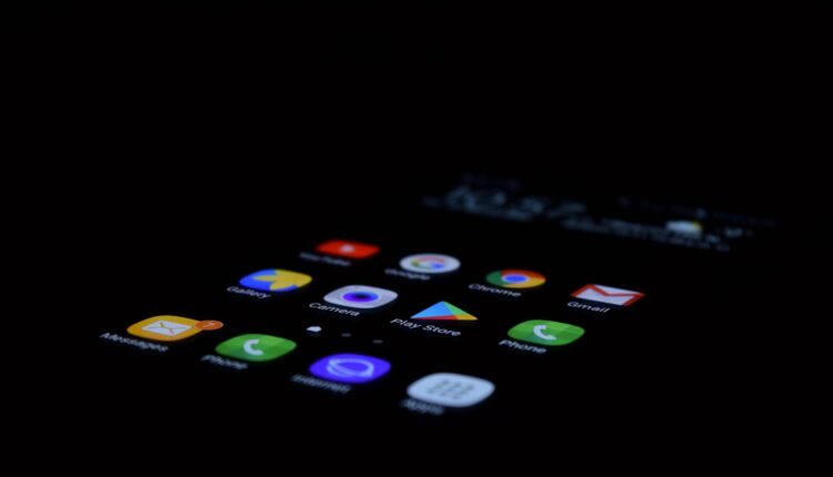 La Google Play Store en India excluyó recientemente las aplicaciones de los exchanges de criptomonedas Binance y OKX