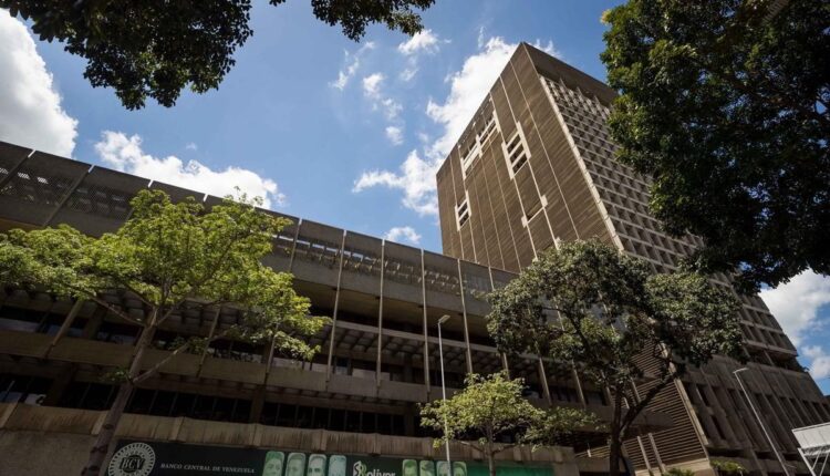 El dólar BCV cierra este miércoles, 21 de febrero, en 36,23 bolívares de acuerdo con la publicación del ente regulador en Venezuela