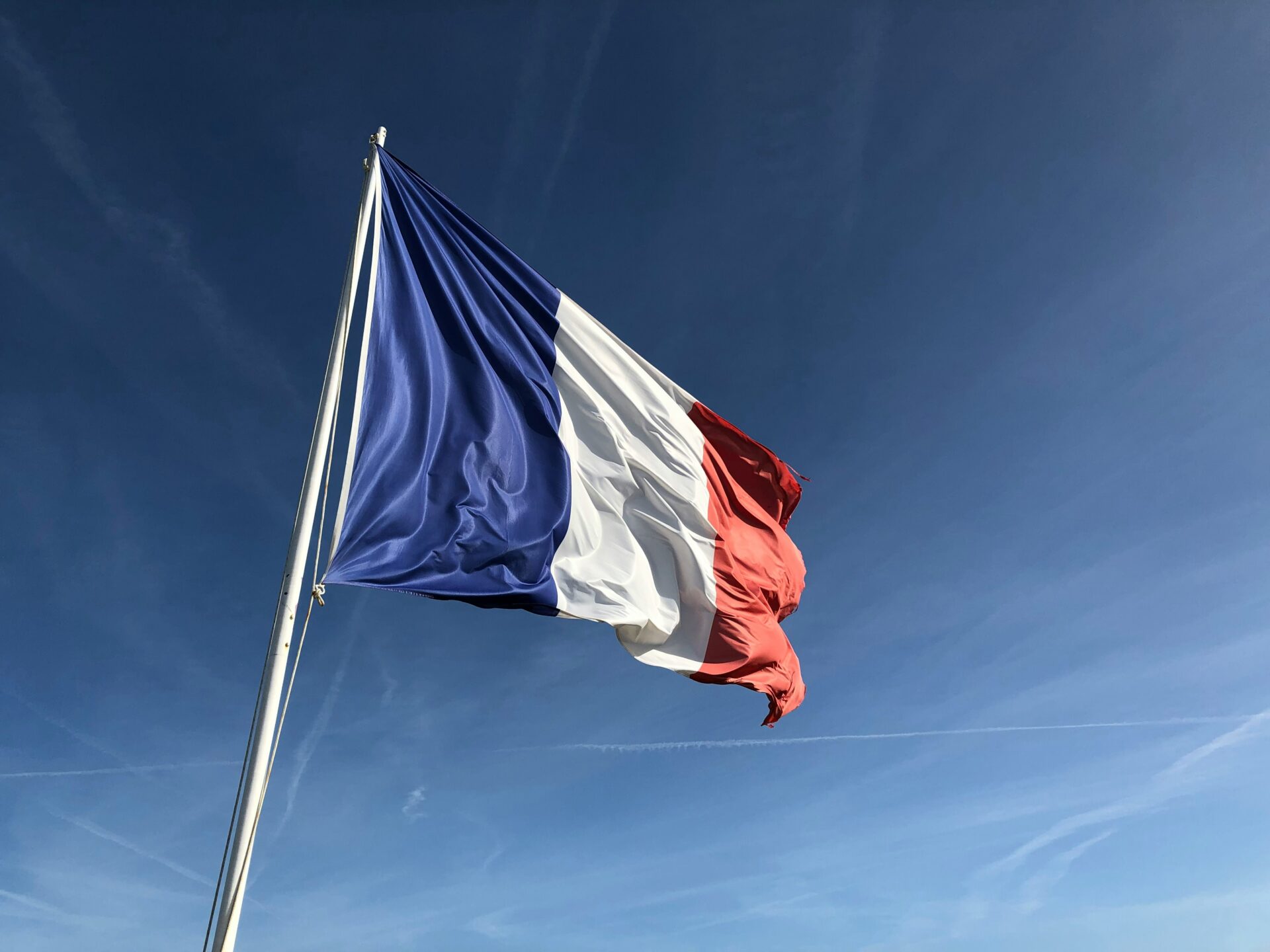 El primer ministro Gabriel Attal anunció que Francia implementará una “cláusula de salvaguarda” para prohibir la importación de alimentos procedentes del exterior de la Unión Europea tratados con pesticidas