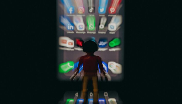 TikTok está bajo una investigación en Bruselas sobre el cumplimiento de las normas de transparencia de contenido y protección de menores