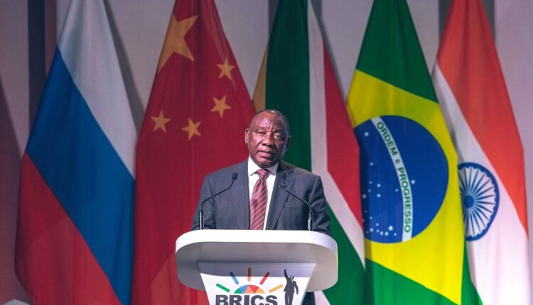 El grupo de los BRICS, que desafían la llamada hegemonía del dólar, apuestan por un sistema de pagos basado en la tecnología blockchain, con una clara tendencia a favor de las criptomonedas