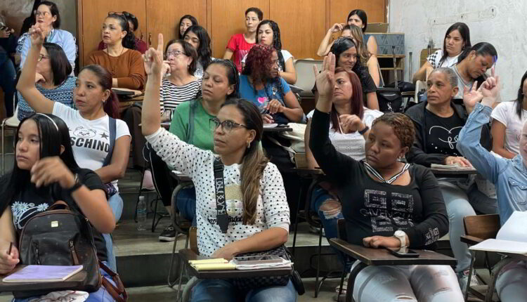La actividad se llevó a cabo en la Parroquia San Miguel Arcángel, de El Cementerio, en Caracas, donde más de 70 participantes tuvieron la oportunidad de conectarse con los consejos de facilitadores en desarrollo empresarial, financiamiento e innovación