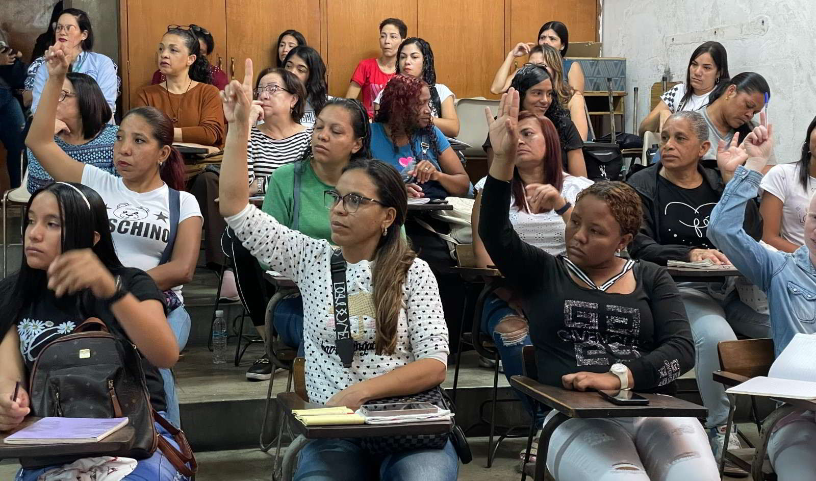 La actividad se llevó a cabo en la Parroquia San Miguel Arcángel, de El Cementerio, en Caracas, donde más de 70 participantes tuvieron la oportunidad de conectarse con los consejos de facilitadores en desarrollo empresarial, financiamiento e innovación
