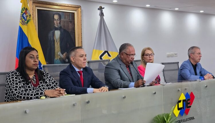 Este domingo el Consejo Nacional Electoral (CNE) inició la distribución de las máquinas para la jornada especial de inscripción y actualización de datos de los votantes, que comenzó este lunes 18 de marzo