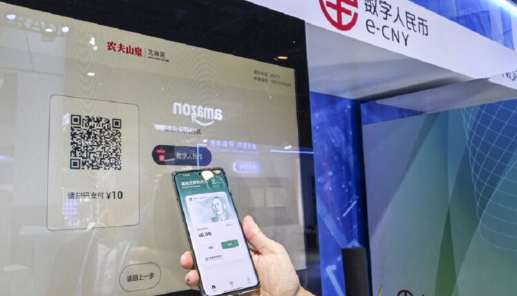 Los visitantes en China tienen acceso al yuan digital a través de la aplicación e-CNY, disponible en la App Store de Apple y en Play Store de Google