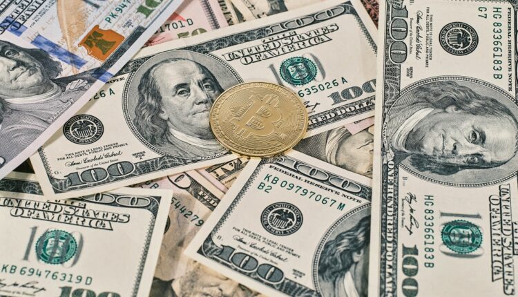 El valor del bitcoin inició esta semana rompiendo un nuevo récord, al alcanzar los 71.432 dólares en el mercado asiático
