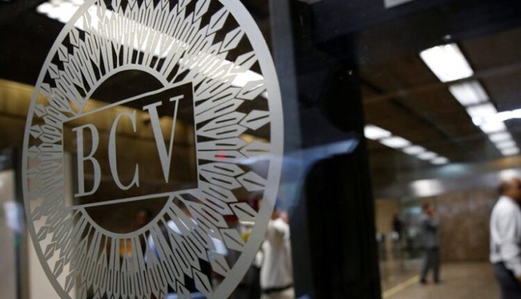 El dólar oficial cierra este jueves 2 de mayo en 36,50 bolívares, de acuerdo con el ente regulador, el Banco Central de Venezuela