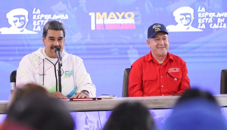 Nicolás Maduro, presidente de Venezuela, anunció este 1 de mayo que entregará el Banco Bicentenario al pueblo y que la entidad pasa a ser la primera digital en todo el país. Asimismo, indicó un aumento del ingreso mínimo indexado a $130