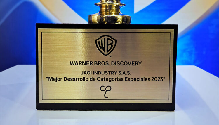 "Mejor desarrollo de categorías especiales 2023": Jagi obtuvo aplausos y fue premiada, por la vistosidad de sus productos, buenas prácticas y ventas, de manos de Looney Tunes - Warner Bros
