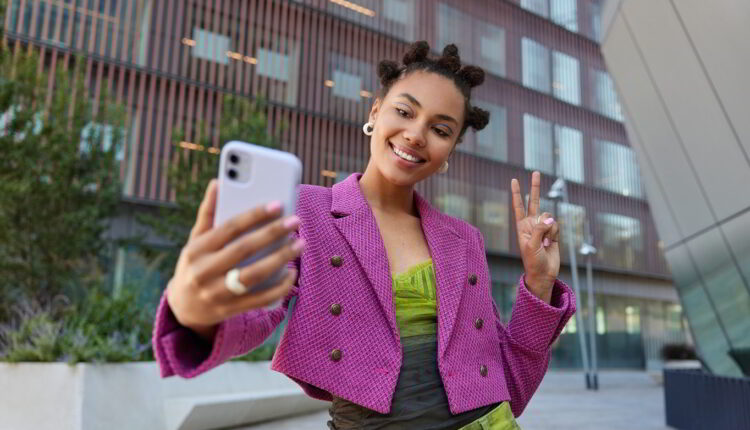 ESET Latinoamérica analiza las estrategias principales que los cibercriminales emplean contra los influencers y hace recomendaciones preventivas